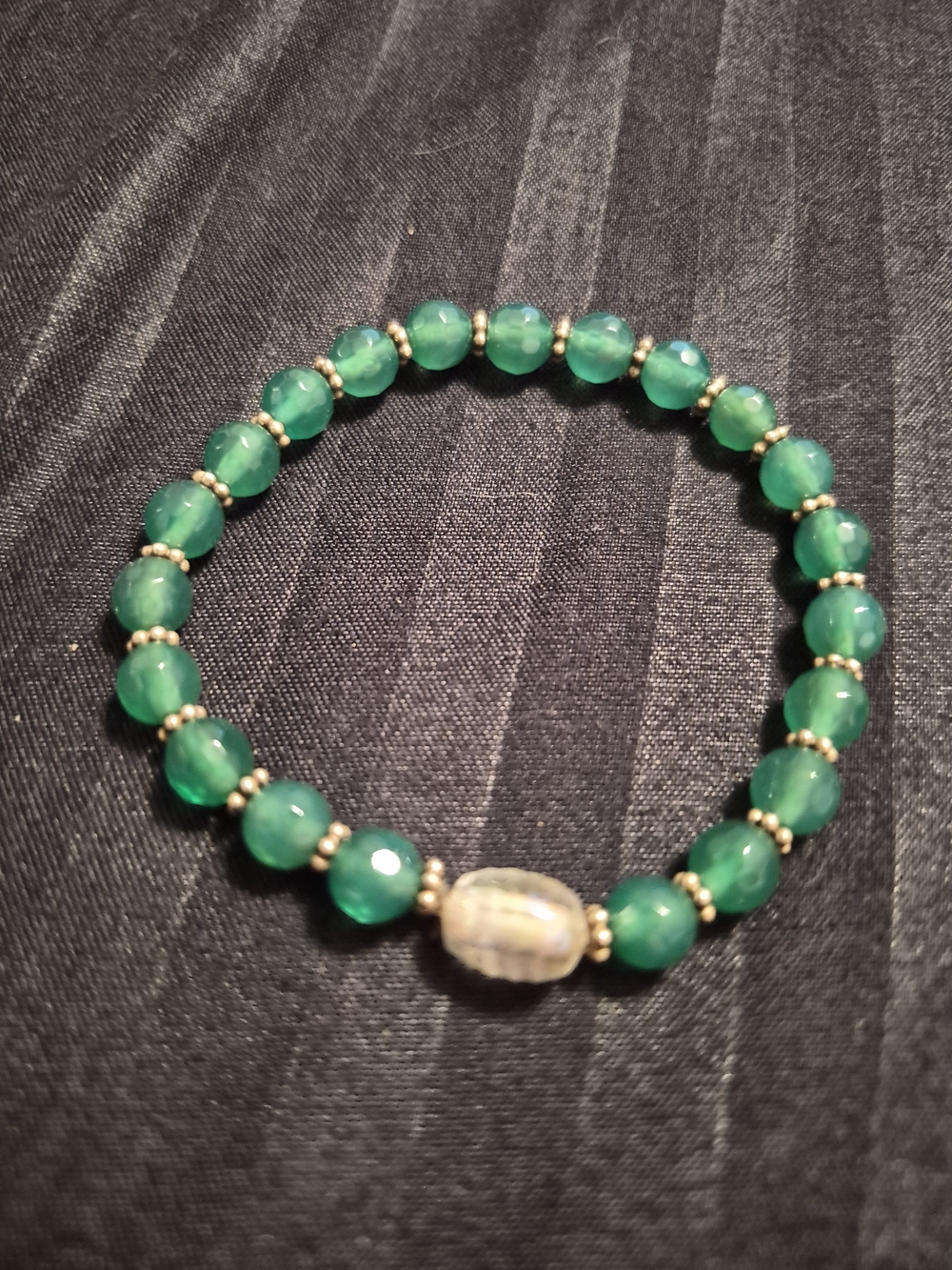 Handcrafted Green Beaded Stretch Bracelet with Gold Tone Accents - Unknown Brand
